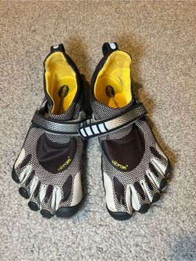 Vibram FiveFingers Speed / Sprint Toe Shoes Black Silver Size 38